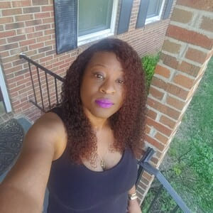 Black Woman Henley, 37 from Toledo is looking for black man