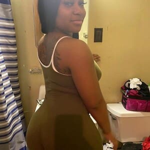 Black Woman Michele, 28 from Durham is looking for relationship