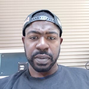 Black Man Jesse, 39 from Louisville is looking for relationship