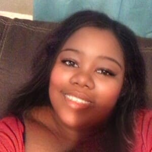 Black Woman Nicole, 19 from Newark is looking for relationship