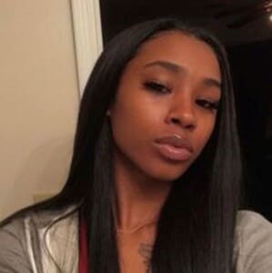 Black Woman Angie, 21 from Riverside is looking for relationship
